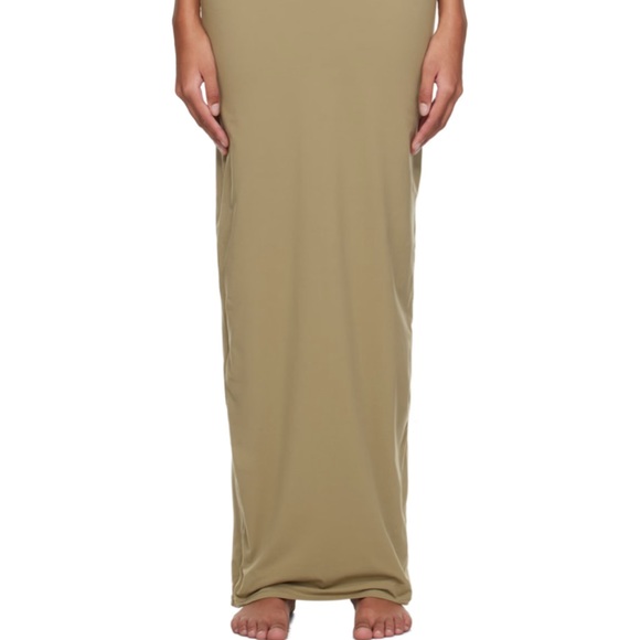 Skims Fits Everybody Long Skirt in Khaki - Picture 2 of 4